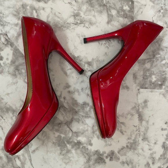Stuart Weitzman Platswoon Red Patent Leather Pumps - Picture 3 of 11